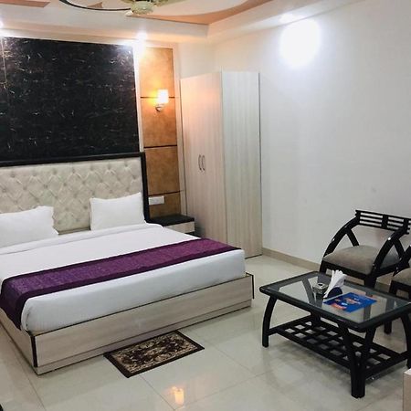 The Magnum Bed & Breakfast New Delhi Exterior photo